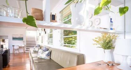 Bryce Street Beach House mit Blick auf den Moffat Beach