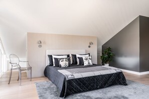 6 bedrooms, desk, iron/ironing board, free WiFi