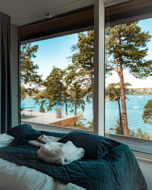 6 bedrooms, desk, iron/ironing board, free WiFi