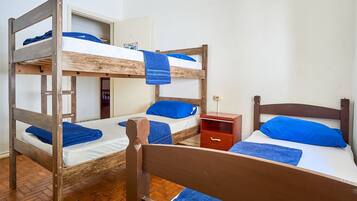 5 quartos, frigobar, individualmente decorados, escrivaninha