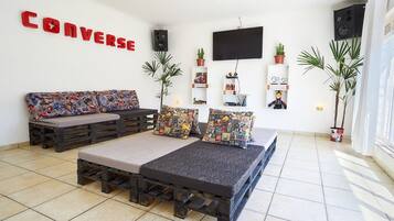 Área de estar no saguão