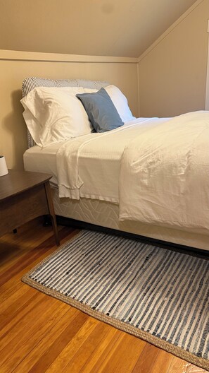 3 bedrooms, desk, iron/ironing board, WiFi