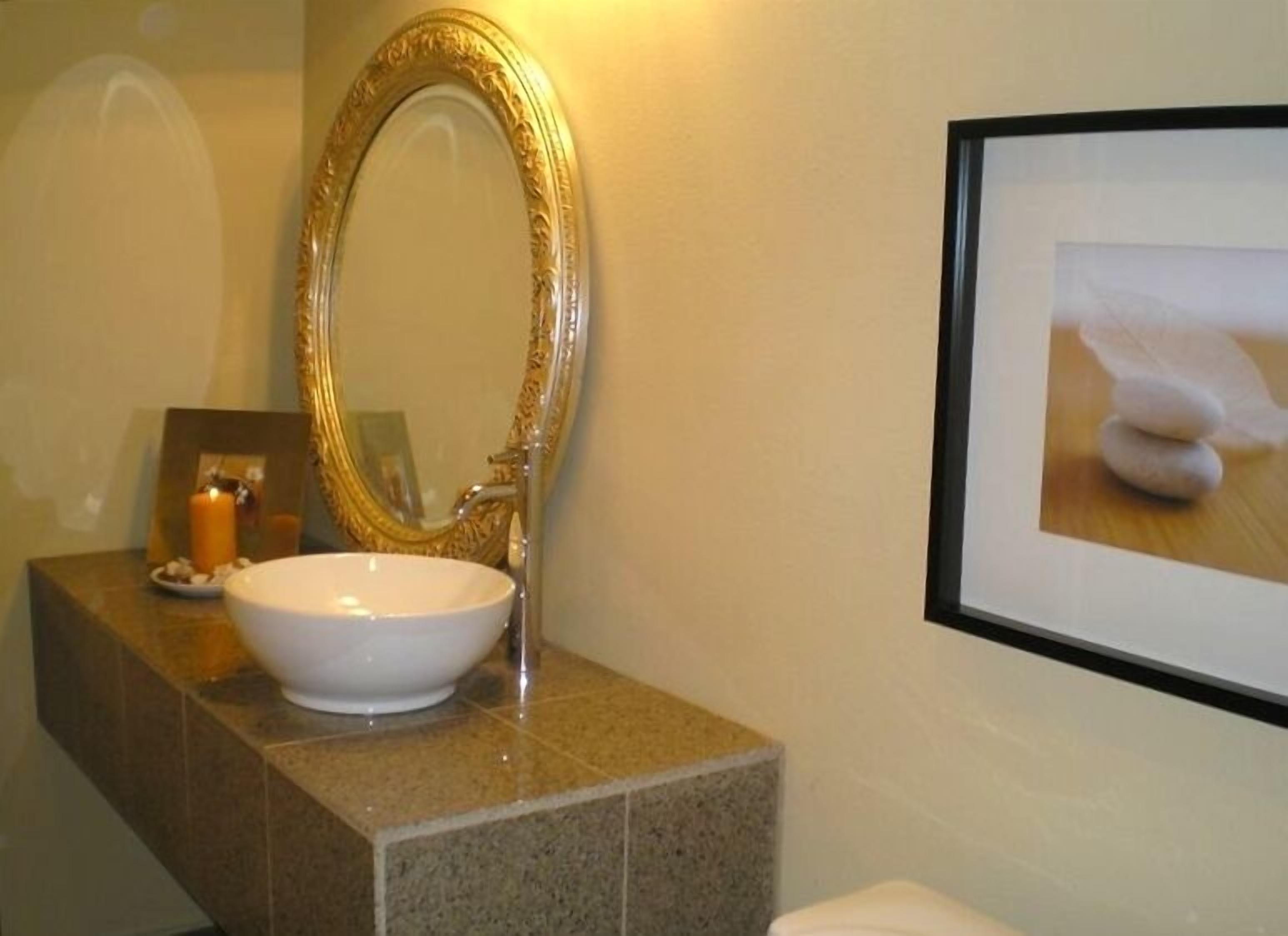 Amazing Location City Beach Brownstone - Lake , Park, Spa