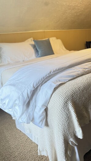 3 habitaciones, escritorio, tabla de planchar con plancha y wifi 