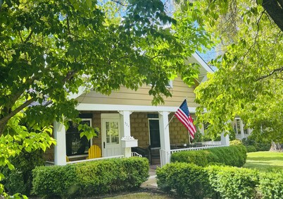 Location!! Couples Getaway, Gals with Pals, Fine Linens, Beach, Bikes, Paddle B