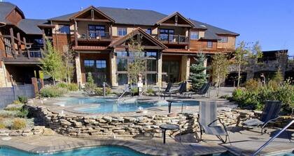 Grand Timber One Bdr Studio One Bath 5 Star Breckenridge, CO Ski-in/out