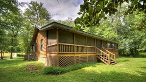 A cabin with a screened porch and a staircase leading to a deck. - Dog Friendly 10 Acre Retreat Fly Fishing and Pond (Mineral Bluff)