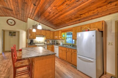 Dog Friendly 10 Acre Retreat Fly Fishing and Pond