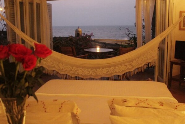 5 bedrooms, WiFi, bed sheets