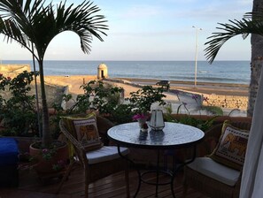 屋外ダイニングエリア