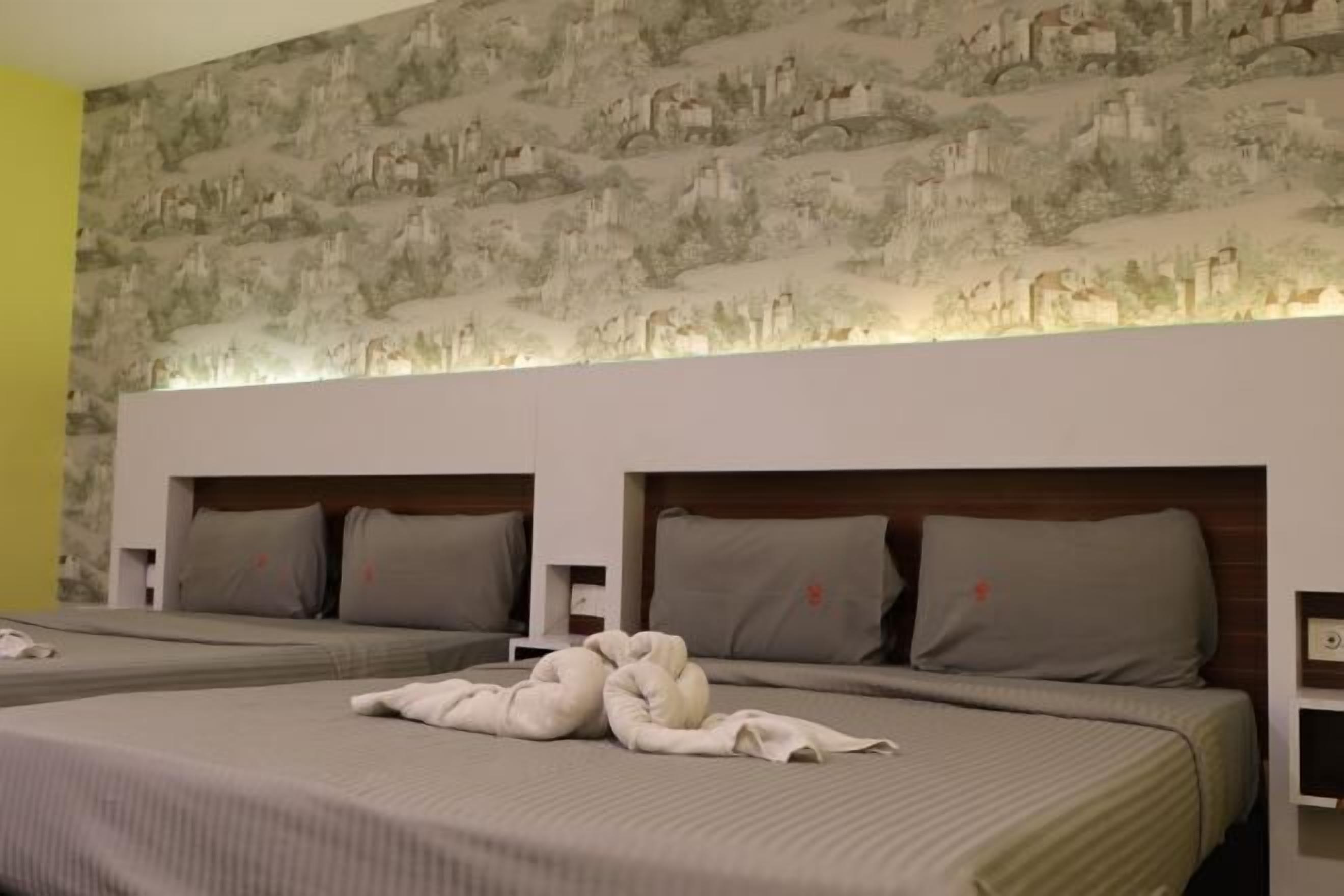 Bàn, truy cập Internet không dây miễn phí, bộ trải giường 