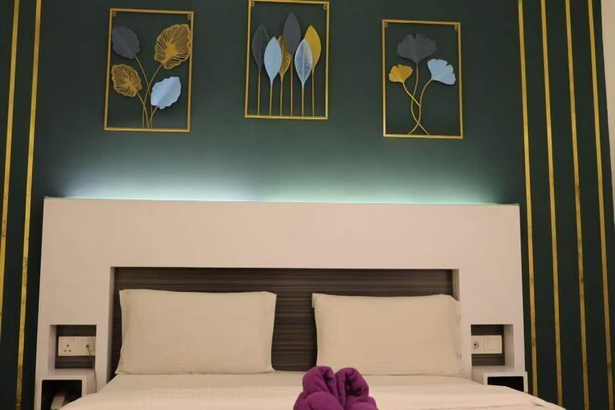 Escritorio, wifi gratis y ropa de cama