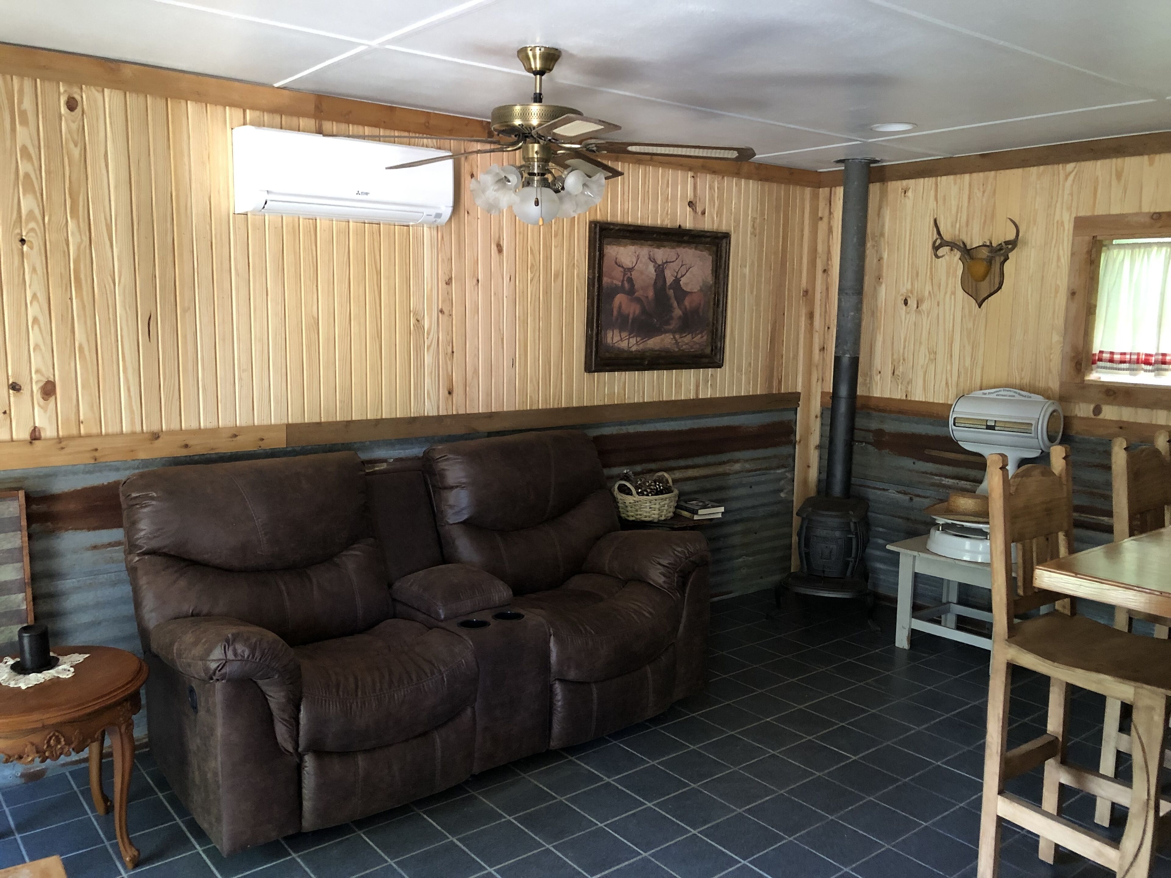 Great reviews,secluded,jacuzzi tub,full kitchen,deck area,pet friendly,WiFi 