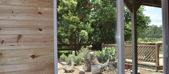 Great reviews,secluded,jacuzzi tub,full kitchen,deck area,pet friendly,WiFi