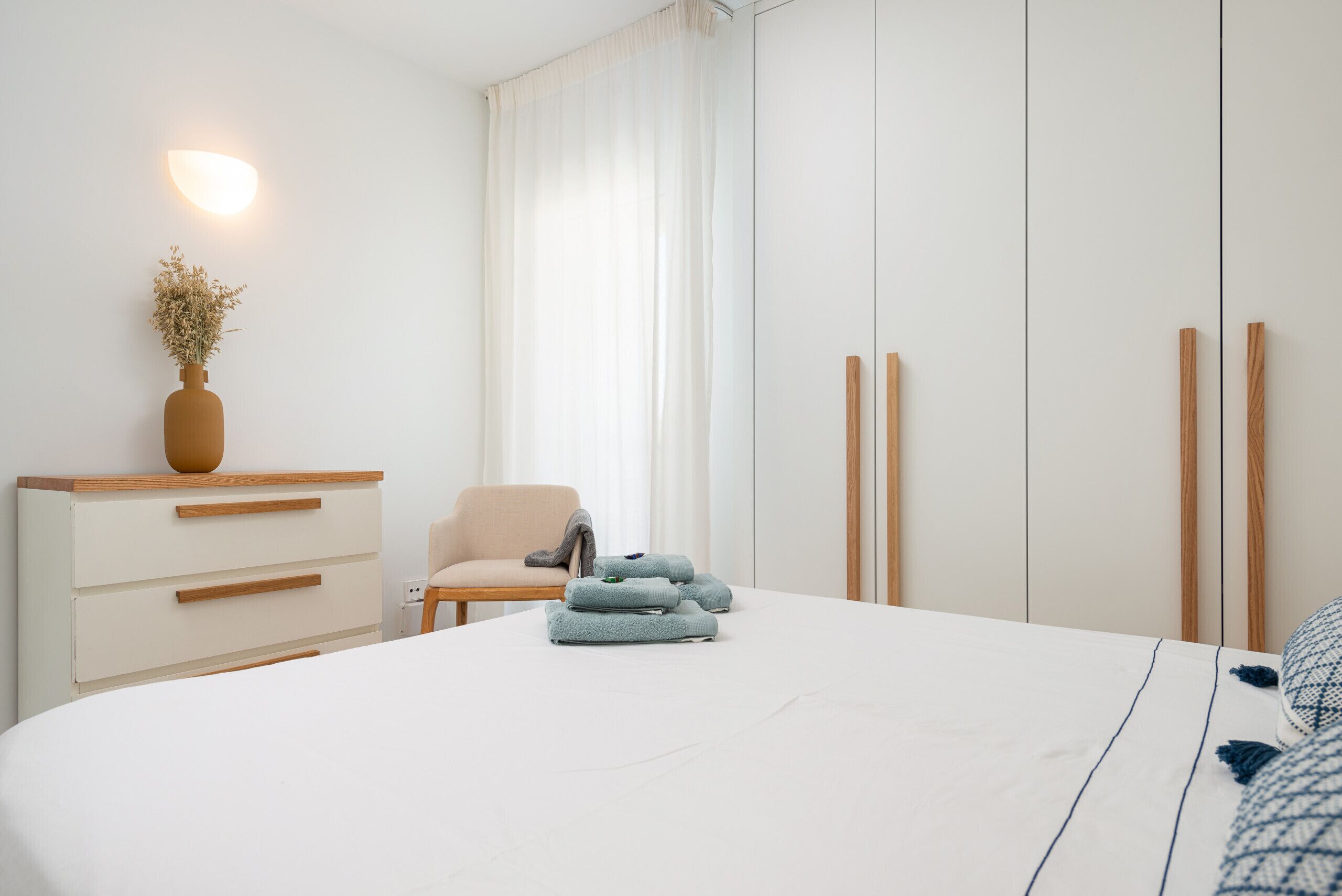 2 slaapkamers, een kluis op de kamer, een bureau