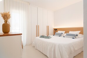 2 bedrooms, in-room safe, desk, iron/ironing board - Charming apartment on the beach with fantastic views in Puerto de Alcudia (Port d´Alcudia)