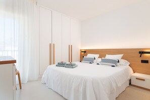 2 slaapkamers, een kluis op de kamer, een bureau