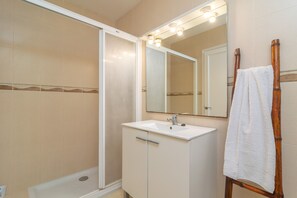Doccia, asciugacapelli, bidet, asciugamani