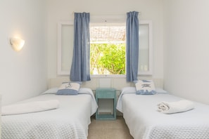 4 slaapkamers, een strijkplank/strijkijzer, gratis wifi, beddengoed