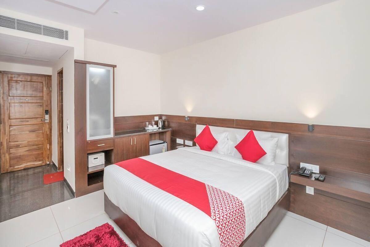 Standard Double Room, 1 King Bed, Non Smoking | Egyptian cotton sheets, premium bedding, in-room safe, WiFi (free)