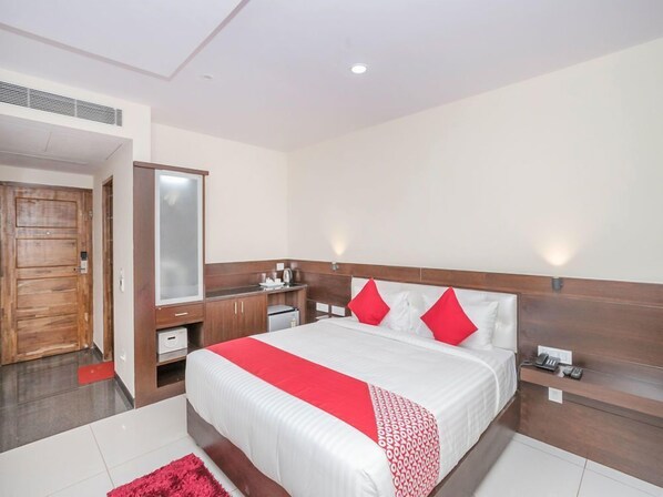Standard Double Room, 1 King Bed, Non Smoking | Egyptian cotton sheets, premium bedding, in-room safe, free WiFi - Hotel Ivy Dew Drops (Anekal)