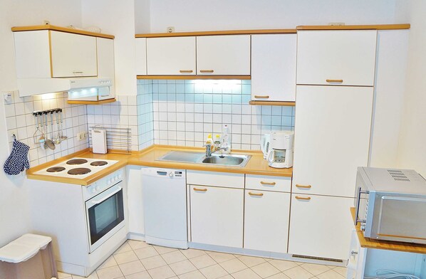 Køleskab, ovn, opvaskemaskine