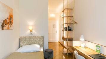 1 bedroom, in-room safe, desk, travel crib