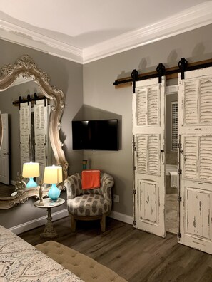 5 soverom, strykejern/-brett, wi-fi og sengetøy