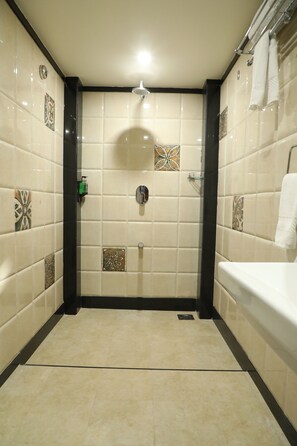 Shower - Kyriad Hotel Solapur (Solapur)