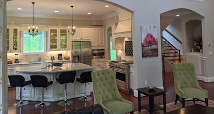 Family friendly deluxe home with a stunning view of mountains near Franklin, TN