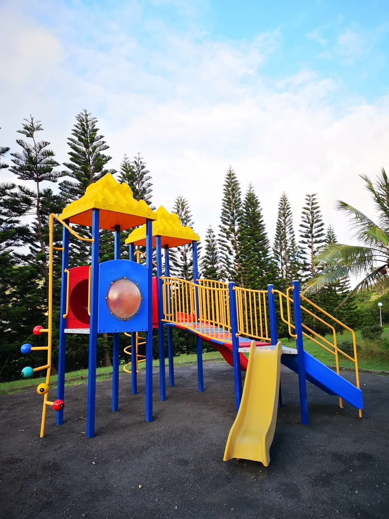 Zona de juegos infantil al aire libre