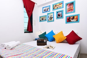 Free WiFi, bed sheets - goSTOPS Mumbai - Hostel (Mumbai)