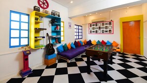 Living area - goSTOPS Mumbai - Hostel (Mumbai)