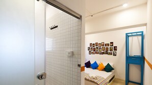 Room - goSTOPS Mumbai - Hostel (Mumbai)
