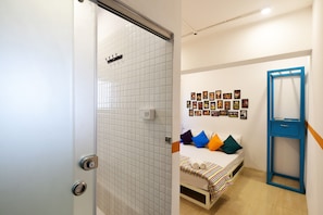 Free WiFi, bed sheets - goSTOPS Mumbai - Hostel (Mumbai)