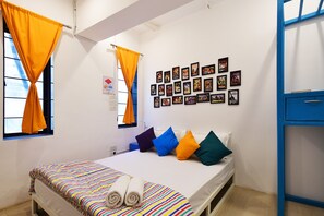 Free WiFi, bed sheets - goSTOPS Mumbai - Hostel (Mumbai)