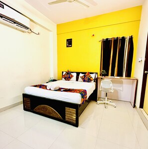Soundproofing, iron/ironing board, rollaway beds, free WiFi - Namaha Stays (Hyderabad)