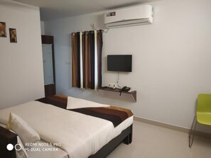 Soundproofing, iron/ironing board, rollaway beds, free WiFi - Namaha Stays (Hyderabad)