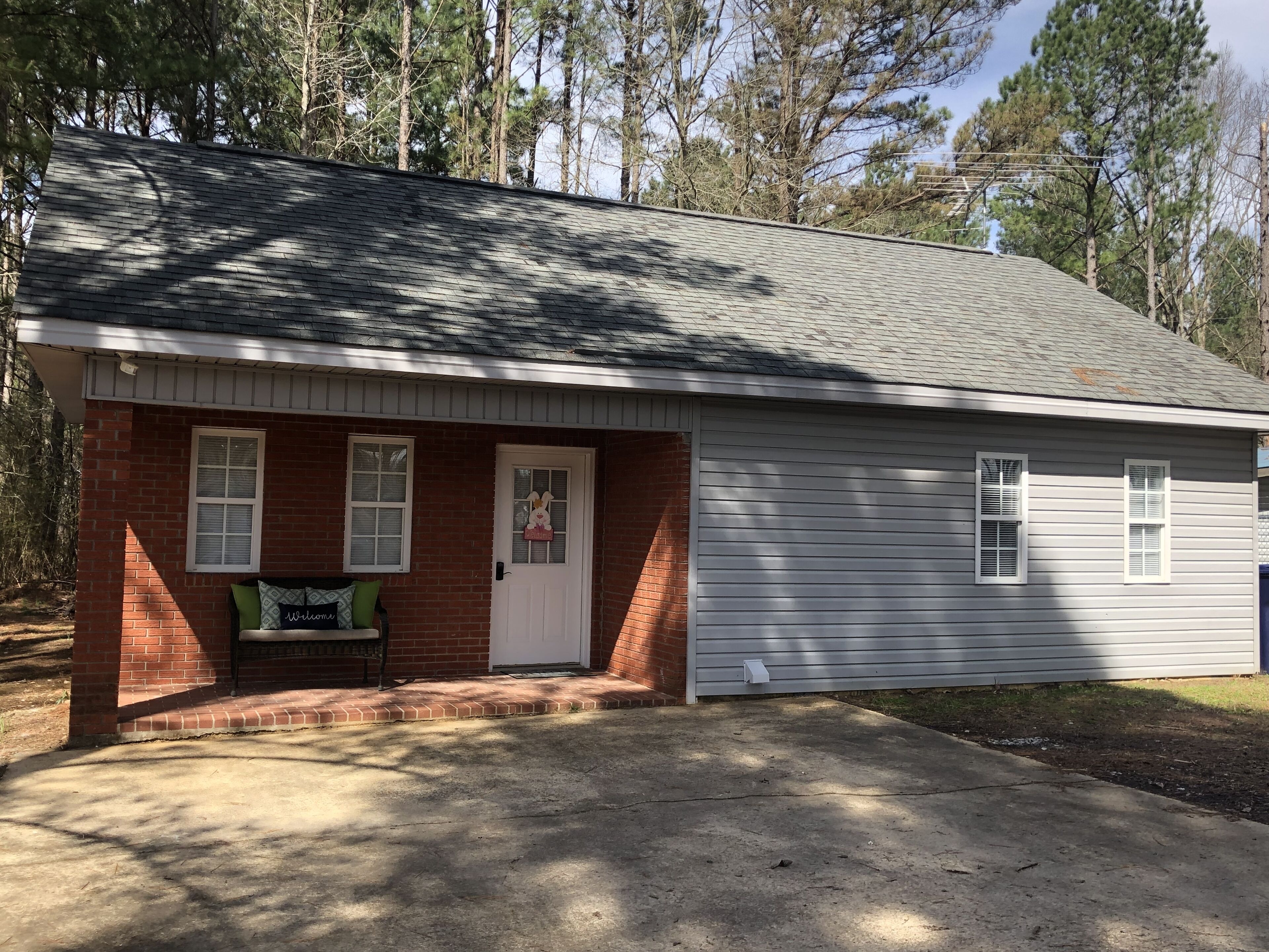 A Cozy Cottage close to everything !!