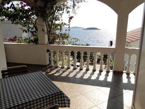 Holiday apartment 20m from the beach