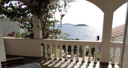 Huoneisto 20 m rannalta