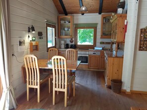 Dining - Cozy log cabin on a historic three-sided farm - Ferienhaus Ströh (Steinberg)