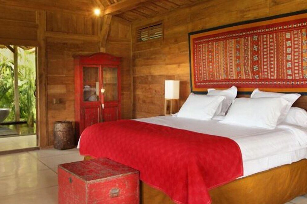 Traditional Joglo 3Bdrm Villa by Ocean