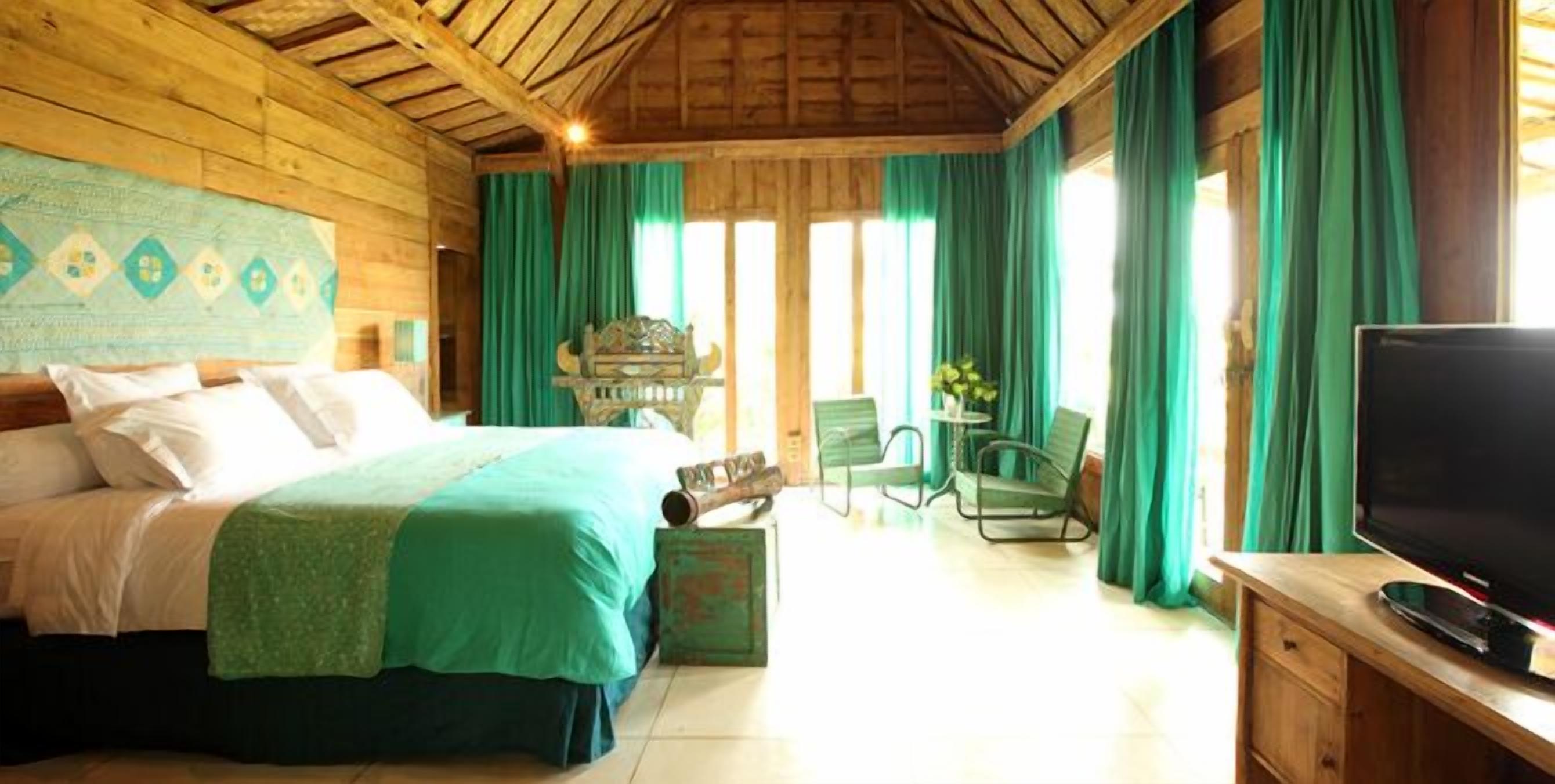 Traditional Joglo 3Bdrm Villa by Ocean