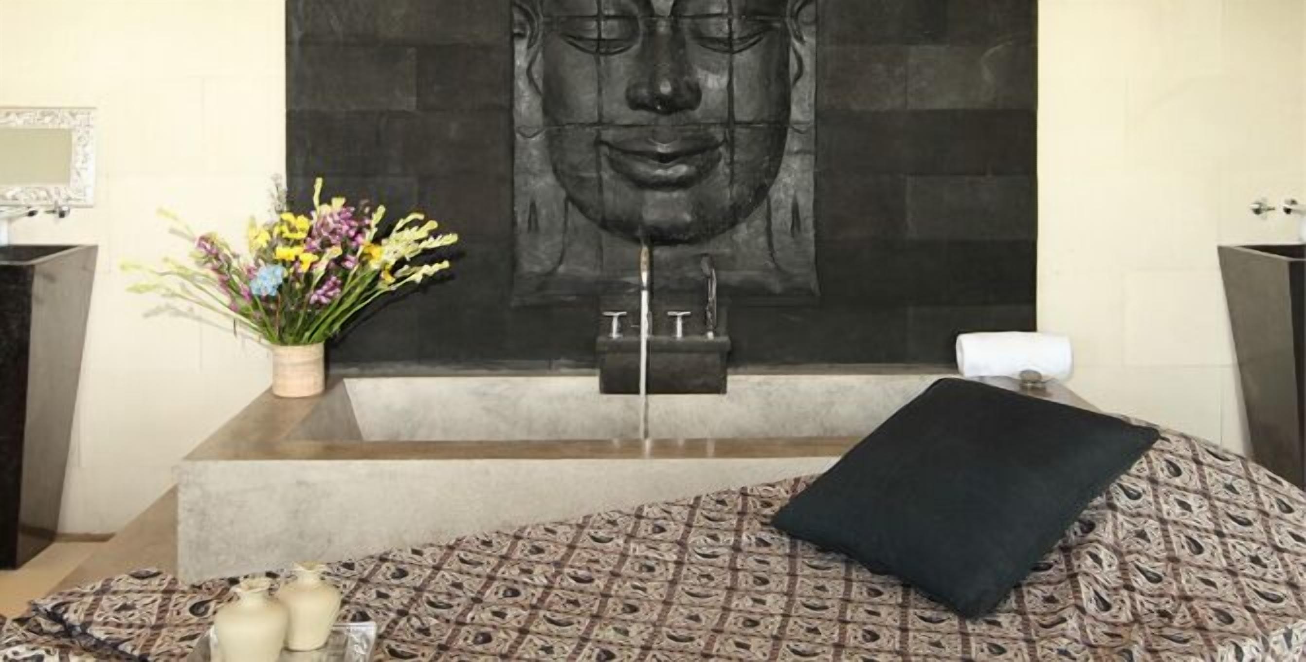 Traditional Joglo 3Bdrm Villa by Ocean