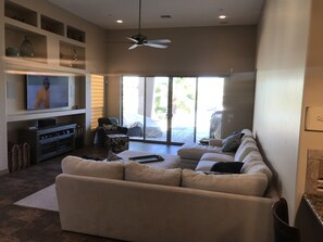 Smart TV, lettore DVD, impianto stereo