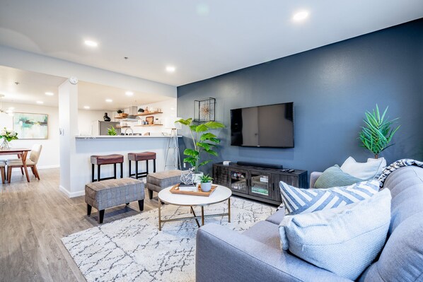 TV, streaming services, stereo