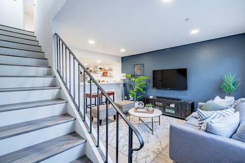 Modern Retreat near Disneyland: 2-Br Condo