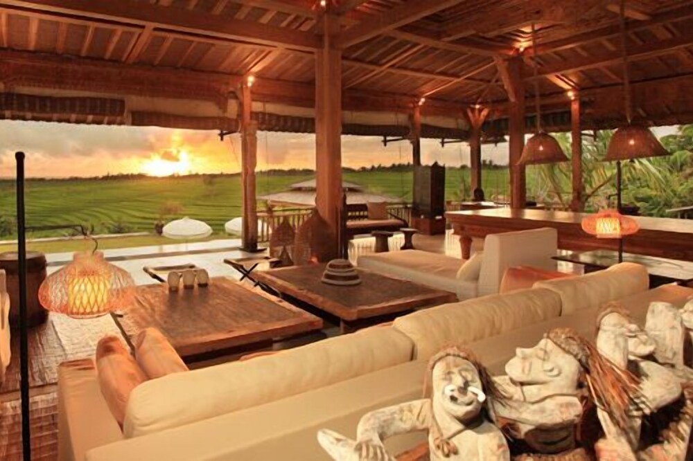 Traditional Joglo 5Bdrm Villa by Ocean