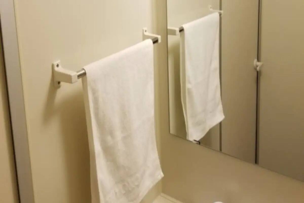 combined shower/bathtub, deep-soaking bathtub, free toiletries